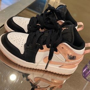 Air Jordan 1 Retro High bubble gum Nike Tennis Size 11 black, white, light pink